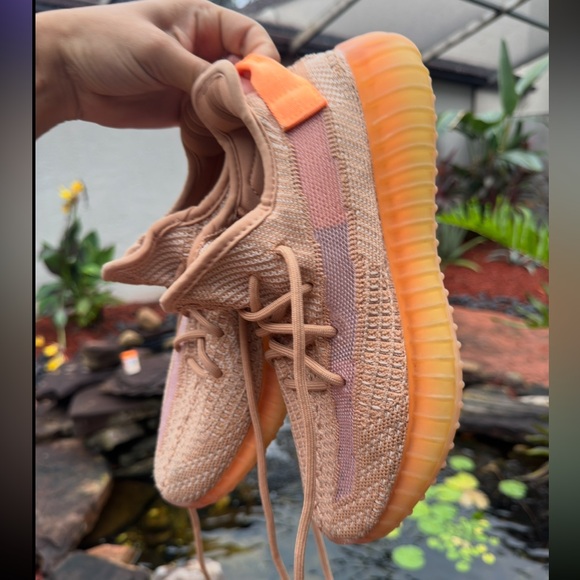 Orange Yeezys tennis’s shoes - Picture 2 of 4